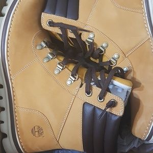 Timberland Women's Conant Wheat Boots size 11